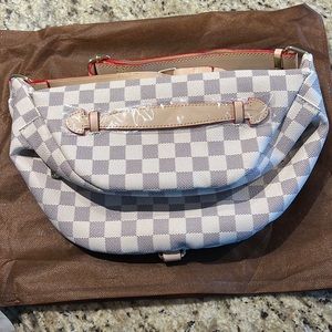 White checkered Fanny pack crossbody bag, new
